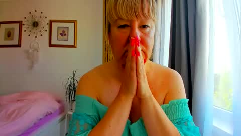 Nicole online show from May 30, 2026, 4:42 am