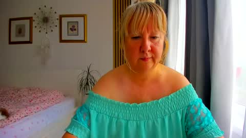 Nicole online show from June 14, 2026, 3:47 pm