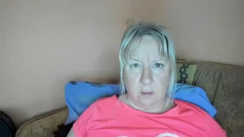 Nicole online show from June 17, 2026, 3:42 am