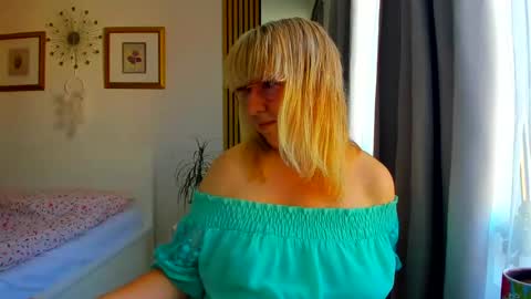 Nicole online show from June 22, 2026, 3:58 am