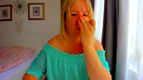 Nicole online show from July 7, 2026, 5:21 am