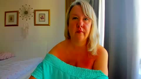 Nicole online show from July 18, 2026, 5:22 am