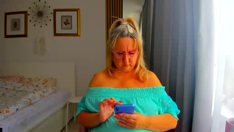 Nicole online show from July 27, 2026, 5:25 am