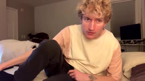 Snapshot of blonde_boi99 chatting on November 21, 2025, 7:18 am Blondie online show from November 21, 2025, 7:18 am