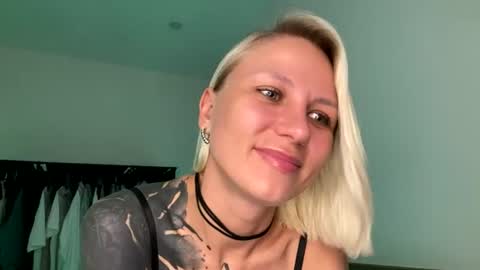 Snapshot of blonde_fuck_couple chatting on June 20, 2026, 4:04 am blonde_fuck_couple online show from June 20, 2026, 4:04 am