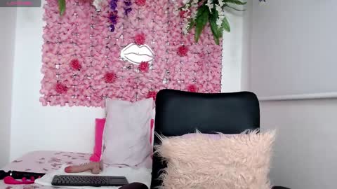 Snapshot of blonde_squirt_ chatting on February 7, 2025, 4:06 am blonde_squirt_ online show from February 7, 2025, 4:06 am