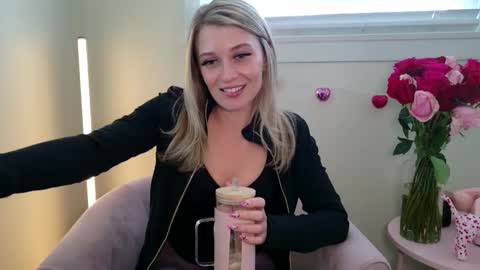 Snapshot of blonde_stella chatting on February 12, 2026, 6:03 pm Blonde Stella online show from February 12, 2026, 6:03 pm