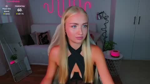 Snapshot of blonde_vibe chatting on June 21, 2026, 11:02 am Nessa online show from June 21, 2026, 11:02 am