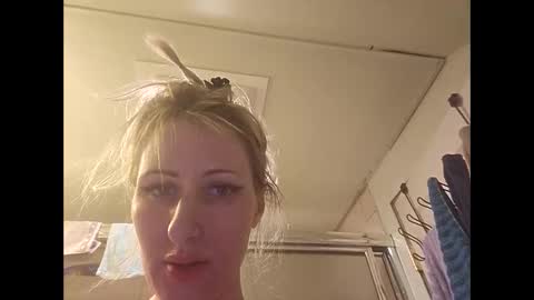 Snapshot of blondebellaaa3 chatting on January 2, 2025, 6:12 pm Gia online show from January 2, 2025, 6:12 pm