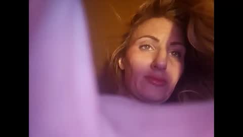 Snapshot of blondebellaaa3 chatting on January 10, 2025, 7:00 pm Gia online show from January 10, 2025, 7:00 pm