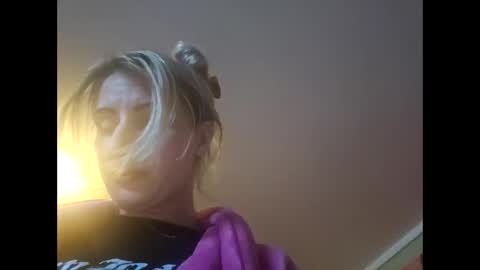 Snapshot of blondebellaaa3 chatting on January 20, 2025, 7:14 pm Gia online show from January 20, 2025, 7:14 pm