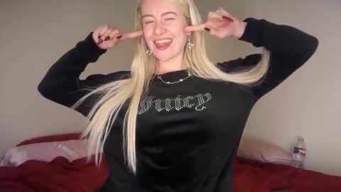 blondebunny999 online show from May 19, 2026, 2:18 am