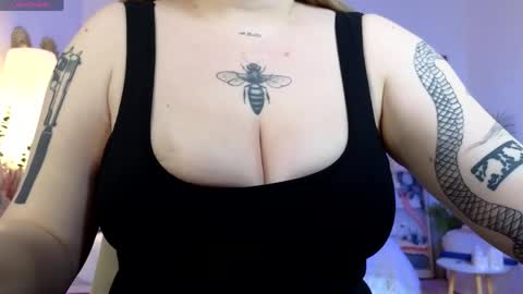 Snapshot of blondestetic chatting on May 4, 2026, 6:42 am Mommy online show from May 4, 2026, 6:42 am