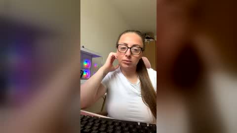 Snapshot of blondie474062 chatting on August 3, 2026, 4:33 pm blondie474062 online show from August 3, 2026, 4:33 pm