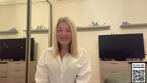 Snapshot of blondie_xoxoxo chatting on May 15, 2026, 3:41 pm blondie_xoxoxo online show from May 15, 2026, 3:41 pm