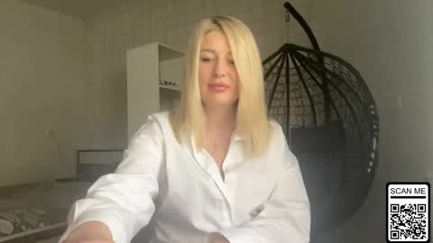 Snapshot of blondie_xoxoxo chatting on May 24, 2026, 9:47 am blondie_xoxoxo online show from May 24, 2026, 9:47 am