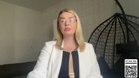 Snapshot of blondie_xoxoxo chatting on June 11, 2026, 8:34 am blondie_xoxoxo online show from June 11, 2026, 8:34 am