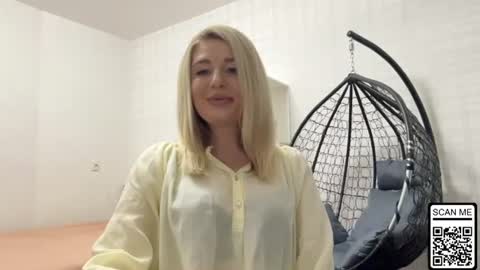 blondie_xoxoxo online show from June 22, 2026, 9:45 pm