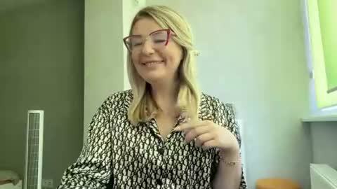 blondie_xoxoxo online show from August 3, 2026, 9:04 am