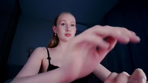 Mia online show from May 9, 2026, 9:09 pm