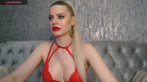 Snapshot of blondiestarxxx chatting on February 14, 2025, 7:28 am Helen online show from February 14, 2025, 7:28 am