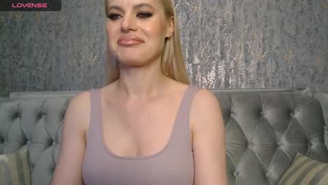 Snapshot of blondiestarxxx chatting on March 12, 2025, 8:31 pm Helen online show from March 12, 2025, 8:31 pm