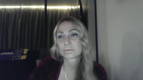 Snapshot of blondkitti chatting on October 2, 2025, 8:27 pm Iren online show from October 2, 2025, 8:27 pm