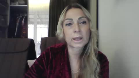 Snapshot of blondkitti chatting on October 25, 2025, 12:23 pm Iren online show from October 25, 2025, 12:23 pm