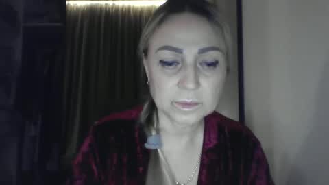 Snapshot of blondkitti chatting on November 18, 2025, 7:29 pm Iren online show from November 18, 2025, 7:29 pm