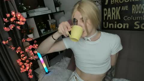 Snapshot of blondvibe chatting on May 30, 2026, 10:07 pm Alik online show from May 30, 2026, 10:07 pm