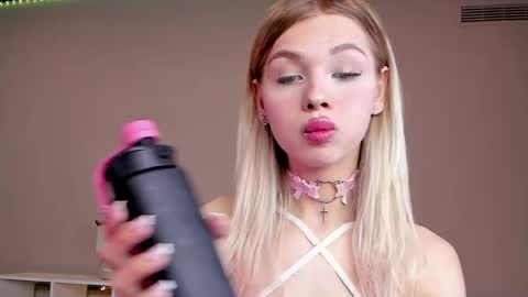 blondy_fina online show from March 20, 2026, 4:39 am