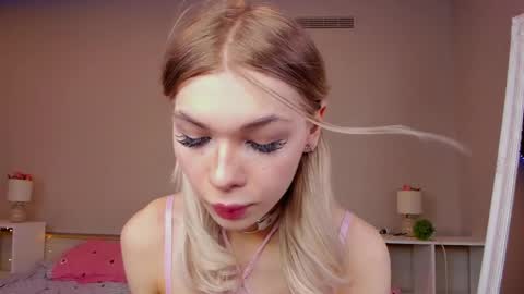 Snapshot of blondy_fina chatting on May 6, 2026, 10:09 am blondy_fina online show from May 6, 2026, 10:09 am