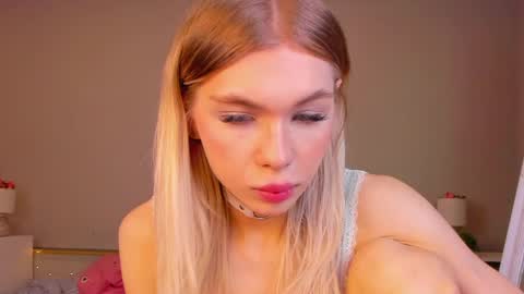 Snapshot of blondy_fina chatting on May 15, 2026, 5:14 am blondy_fina online show from May 15, 2026, 5:14 am