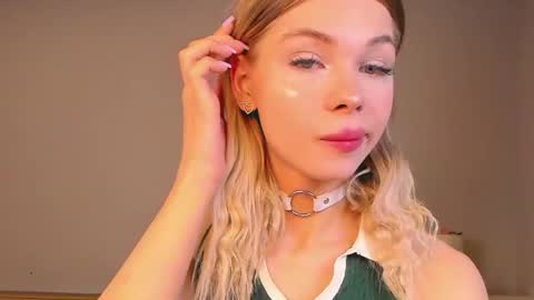 Snapshot of blondy_fina chatting on May 17, 2026, 6:33 am blondy_fina online show from May 17, 2026, 6:33 am