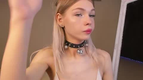 Snapshot of blondy_fina chatting on May 19, 2026, 4:41 am blondy_fina online show from May 19, 2026, 4:41 am