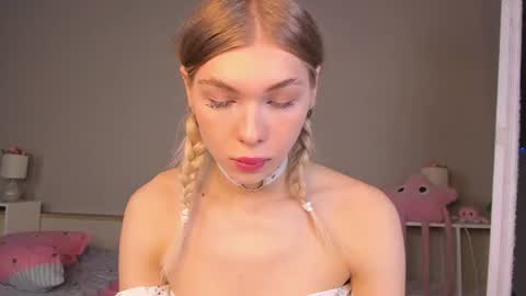Snapshot of blondy_fina chatting on June 9, 2026, 5:19 am blondy_fina online show from June 9, 2026, 5:19 am