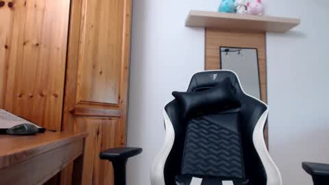 blondyelena online show from October 1, 2025, 8:31 am