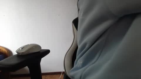 Snapshot of blondyelena chatting on June 1, 2026, 5:31 am blondyelena online show from June 1, 2026, 5:31 am
