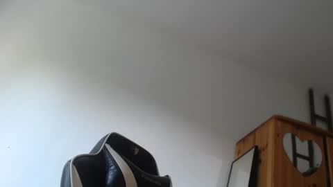 blondyelena online show from June 18, 2026, 5:41 am