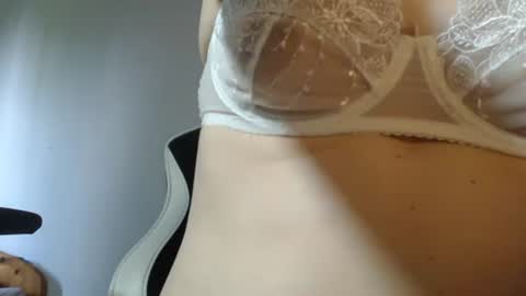 blondyelena online show from June 18, 2026, 2:54 pm