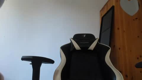 blondyelena online show from June 26, 2026, 6:07 am