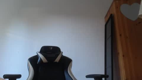 blondyelena online show from July 29, 2026, 5:16 am