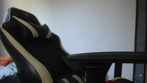 blondyelena online show from July 31, 2026, 6:35 am