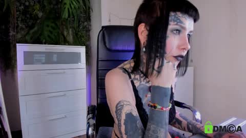 Snapshot of blood__mary chatting on April 6, 2026, 4:46 am Mary online show from April 6, 2026, 4:46 am