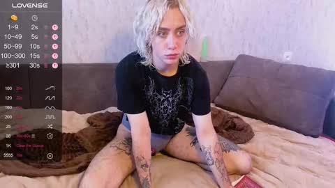 Snapshot of blooming_soul chatting on October 7, 2025, 7:49 am blooming_soul online show from October 7, 2025, 7:49 am