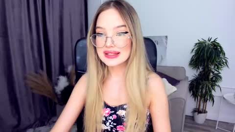 Sophia online show from February 13, 2025, 5:44 pm