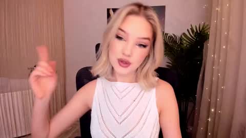 Sophia online show from February 26, 2025, 7:49 pm