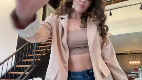 Snapshot of bloomyogi chatting on December 19, 2025, 8:16 pm Emma Bloom online show from December 19, 2025, 8:16 pm