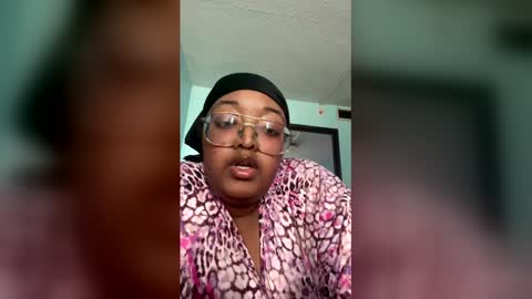 Snapshot of blucinnamon chatting on March 15, 2026, 7:42 pm blucinnamon online show from March 15, 2026, 7:42 pm