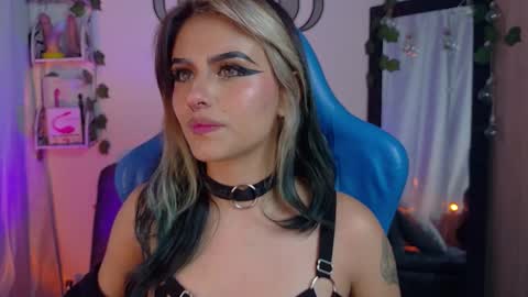 Snapshot of blue_kittenn chatting on January 11, 2026, 6:51 am blue_kittenn online show from January 11, 2026, 6:51 am